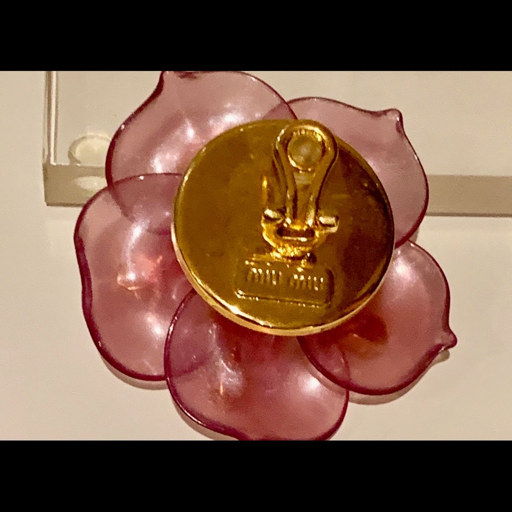 Mui mui flower clip on earrings pink! - Picture 2 of 5